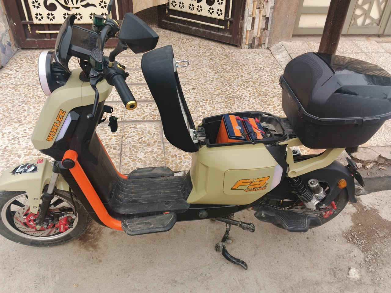 موطور شحن اللبيع 5 بطاريات كلو شغل شرط كلو شرط على فحص ملف 2000/أربع نمرات فول  سرعه 110/شرط السعر 400/بيها مجال رقم موبايل موصل ايسر اتصل ودالل
***********/////بي وتساب 
***********//////بي وتساب
