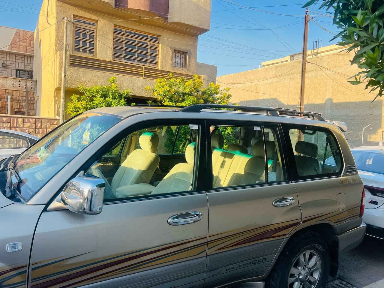 السلام عليكم 
لاندكروز 2006 بلادي مابي قطره صبغ ولا ضربه مكفوله من الضربه والصبغ فقط جراد في البنيد 
فول مواصفات تبريد 3قطع ثلاجه فتحه سقف 
GXR4500 
رقم باسمي تحويل ثاني يوم 
لاستفسار ***********
