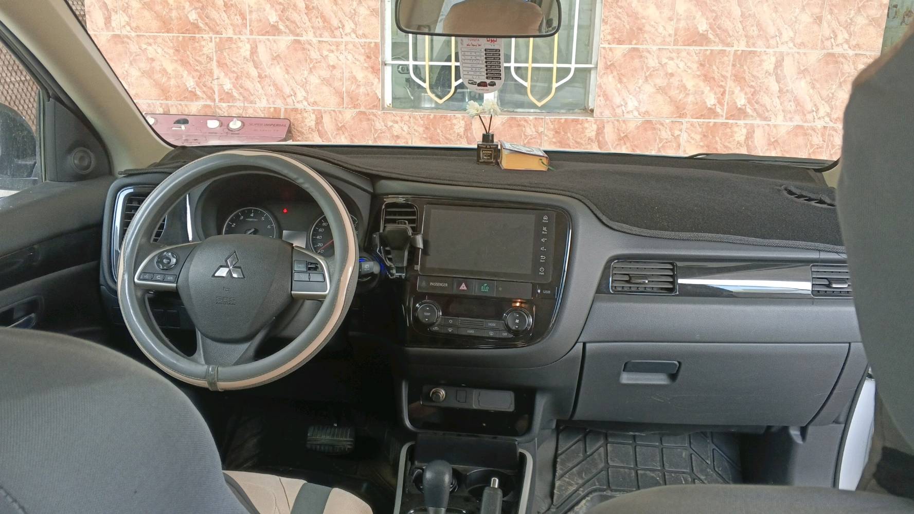 ميتسوبيشي اوتلاندر موديل 2022 ماشية 5500 كم خليجي محركMovc2000تنفس طبيعي كيرcvtثلاث وضعيات قياده ايكو نورمال سبورت كامرة خلفيه شاشة تحكمات مقود مثبت سرعة تسخين مقاعد أمامية دخول ذكي بصمة تشغيل عن بعد كشنات جلد أرضية السيارة جلد أوامر صوتية السعر 185 وبيها مجال مستعجل على البيع هاتف *********** مكاني صلاح الدين قضاء بلد 