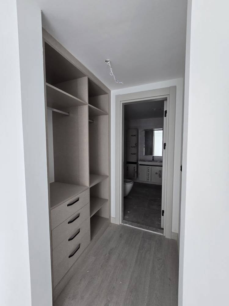 شقة الايجار في رامى تاورز غرفتيين و صالة فارغ مساحة ١٧٠ م 
*********** أربيل, العراق
