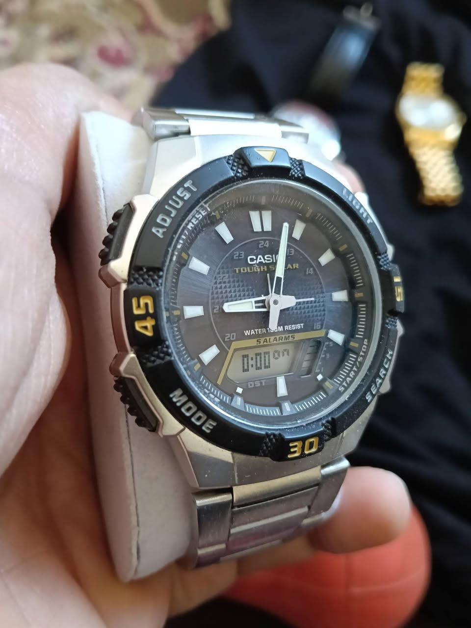 للبيع: ساعة كاسيو AQ-S800WD-1EV الأصلية – تعمل بالطاقة الشمسية 🔋⌚
استمتع بمزيج مثالي بين المتانة والتكنولوجيا المتطورة مع ساعة Casio Tough Solar. ساعة عملية لا تحتاج لتغيير بطارية، وتصميم رياضي أنيق يناسب كل الأوقات.

✨ أبرز المواصفات:

نظام Tough Solar: تشحن نفسها ذاتياً عبر أي مصدر ضوء (شمس أو إضاءة داخلية).

تصميم Ana-Digi: عقارب كلاسيكية مع شاشة رقمية لعرض المهام المتعددة.

مقاومة للماء (100 متر): مناسبة للسباحة والاستخدام اليومي الشاق.

هيكل متين: سوار من الفولاذ المقاوم للصدأ (ستانلس ستيل) مريح وفخم.

وظائف ذكية: توقيت عالمي، 5 منبهات، ساعة إيقاف دقيقة، ومؤشر لمستوى شحن البطارية.


**إذا كنت صاحب هذا الإعلان وتريد حذفه لأي سبب، رجاءا أرسل رسالة إلى الدعم الفني**