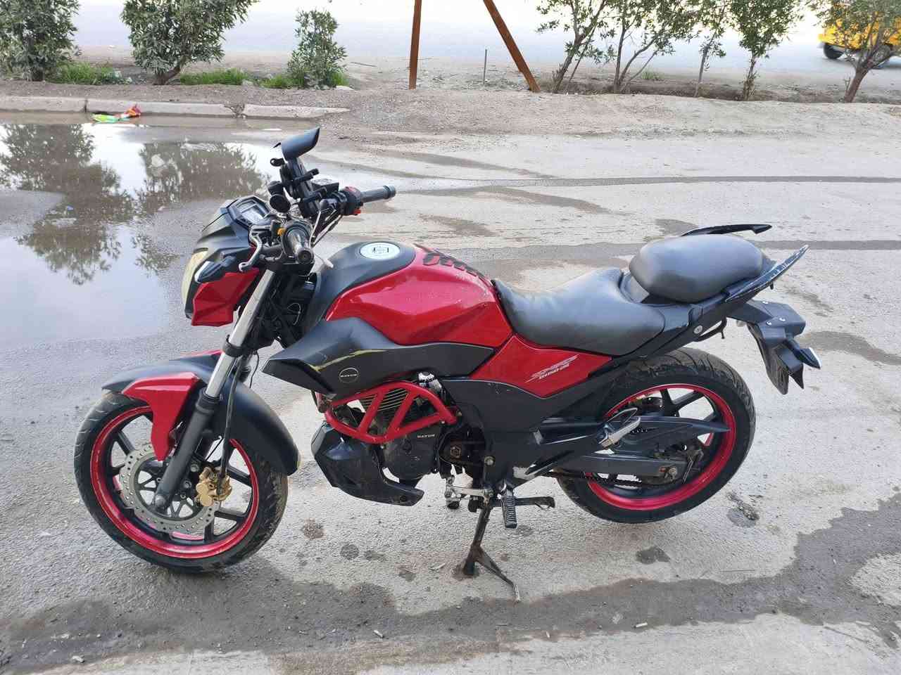 سلام عليكم
دراجه دايوان للبيع مكينه 200 مال لايتي 
رقم وسنويه الدراجه ماخذيها من عجله الخليج 2021
نقصها بس دشبول وصفحه زغيره 
مكاني بغداد البلديات 
***********
