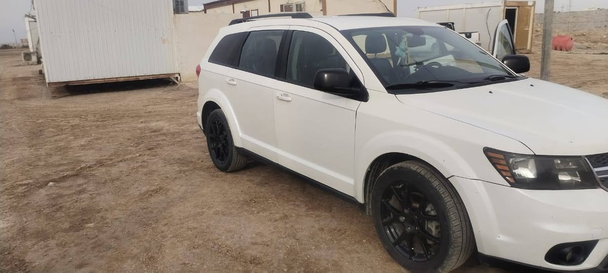 +1.جورني مديل 15
2.السعر 133 وبيها مجال
3.اللون صدفي
4.المحرك 6 سلندر 7 راكب
5.شاشة كبيرة
6. تحكم ستيرن 
7.بصمه تشغيل عن بعد 
8.حدادية جديده حادث جاملغ وبنيد لايت زنون
 9.منضومه تبريد جديده
10.التواصل ع رقم الهاتف ***********
11.البصره قضاء المدينه
