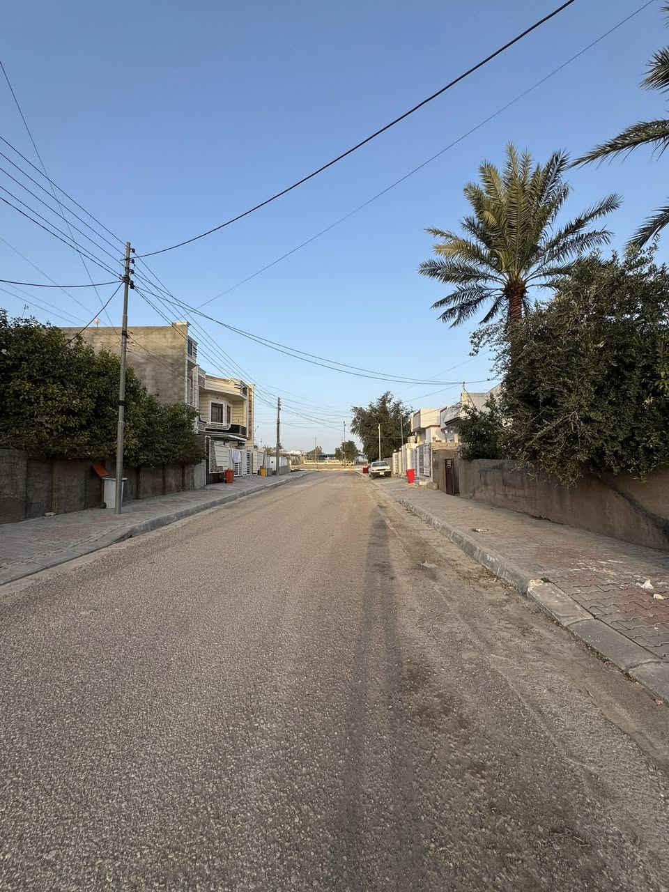 دار للايـجـار  فـي حي رمـضـان مـقـابـل قـاعـة فاتـحـة كـاكـي

🏗️📍المــــــــوقع// في حي رمضان _ داخـل الـفـرع_ قـرب الـشـارع

✏️المســـــاحة// 300م

🧱الـدار // يحتوي علي

 (غرفة نوم 3➕هول➕ مطبخ➕ استقبال ➕ مجمعات صحية  خارجي ➕حديقة ➕كراج سيارة 🚙 

السعر : 250 الف دينار عراقي
🏫نستقبل جميع عروض البيع و ترويجها بإعلانات 

للمزيد من التفاصيل الاتصال او المراسلة خاص  ***********
 📍موقع المكتب  📌 خانقين - المزرعه
خلف جامع الهدايه
