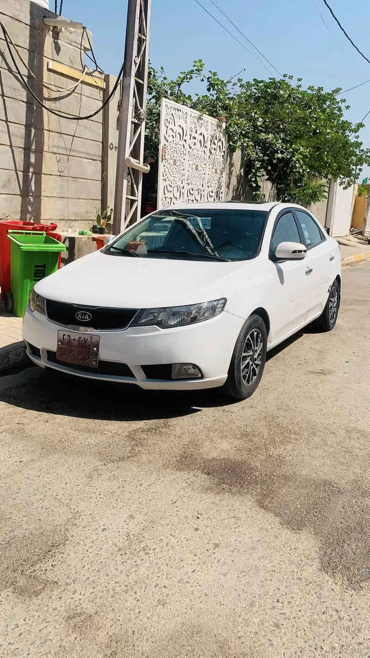 السلام عليكم
سيراتو 12. فتحه مري شفط

السياره بيه هاي الطخه ابيع ؏ وضعها 

ابيعلك احزام 

بيه اثر سقيفه بس ضرر خفيف موضح بالصور 

كير محرك مكفولات

السعر 79 وبيه مجال 

مكاني واسط الصويرة 

اتصل

***********
