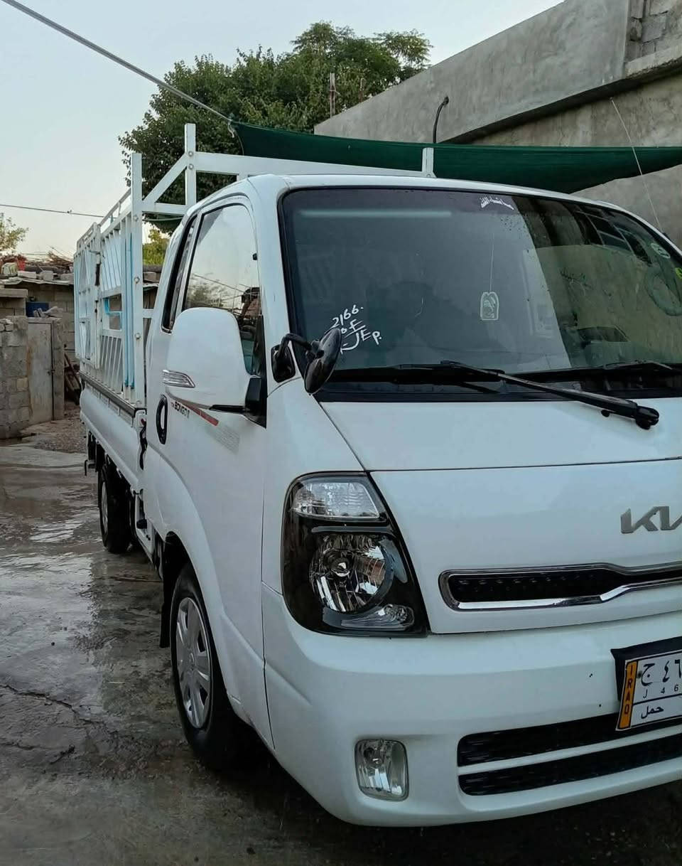 کیا ٣٠٠٠
مۆدیلی ٢٠٠٧
گێر تۆماتیک 
مه کینه ڕه شی مه رخوب 
تایه ی تازه ییه 
چه نچه و ناوبۆدی لۆک 
کامل مه سره ف کراوه 
سه یاره که پاکه مالی دۆسته 
نرخی ٦٣ گه لا 
ژماره موبایل 
***********
