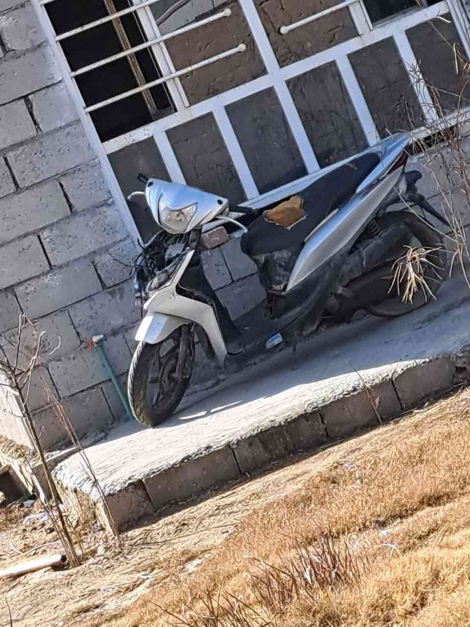 دراجه هوندا للبيع متركه حيب باتري وشغل مكاني بغداد المدائن السعر ٢٥٠ وبيها مجال قليل للتواصل ***********
