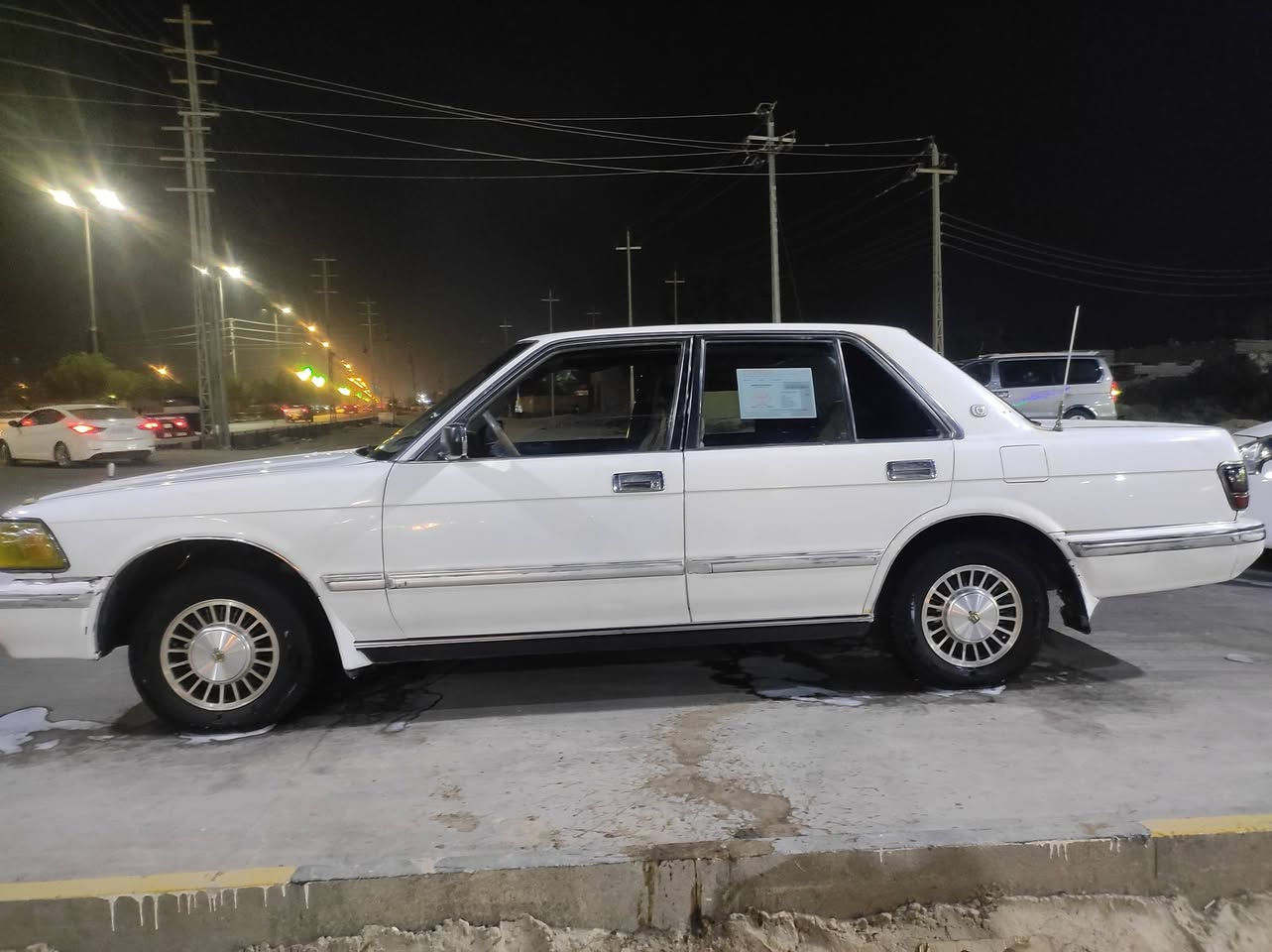 سياره للبيع سيدان مديل 89 مكفوله مكينه جديده 2 ونص بصره كرمه علي ***********
