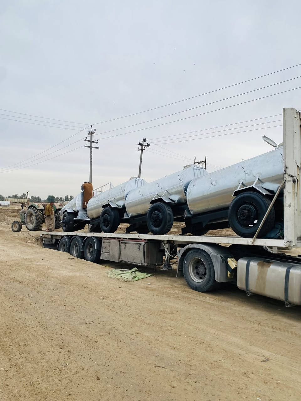 سلام عليكم موجود مقاطير للبيع درجه اولى يوجد حديد ومقلون سعه ٥٠٠٠لتر شغل الشمال دنكير أوربي تاير ٢٢ونص شركه الشمال العراق بسعار مناسبه جدآ جدآ جدآ ويوجد تانكيات١٠تلاف لتر و٥٠٠٠لتر مغلون ***********
