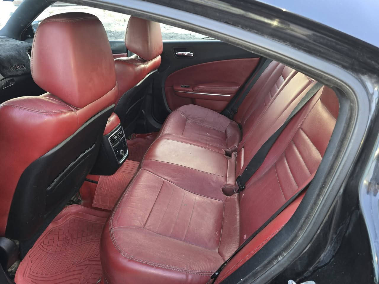 السلام عليكم جارجر مديل 2013 اصل  كفاله ضربه وصبغ طابه سرقه قطع  السياره بسمي الرقم بصره   انكليزي تحويل ثاني يوم ماناقصه اي شي جاهزه فول موصفات وهاي مواصفاتها مثل مامضح بلصوره السعر 143وبيه مجال بصيط اي استفسار هاذ رقمي ***********
عنواني بصره القبله
