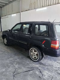 جيب شيروكي للبيع ولمراوس مكانه الصويره السعر 38 مكينة بلادي 0781036353...