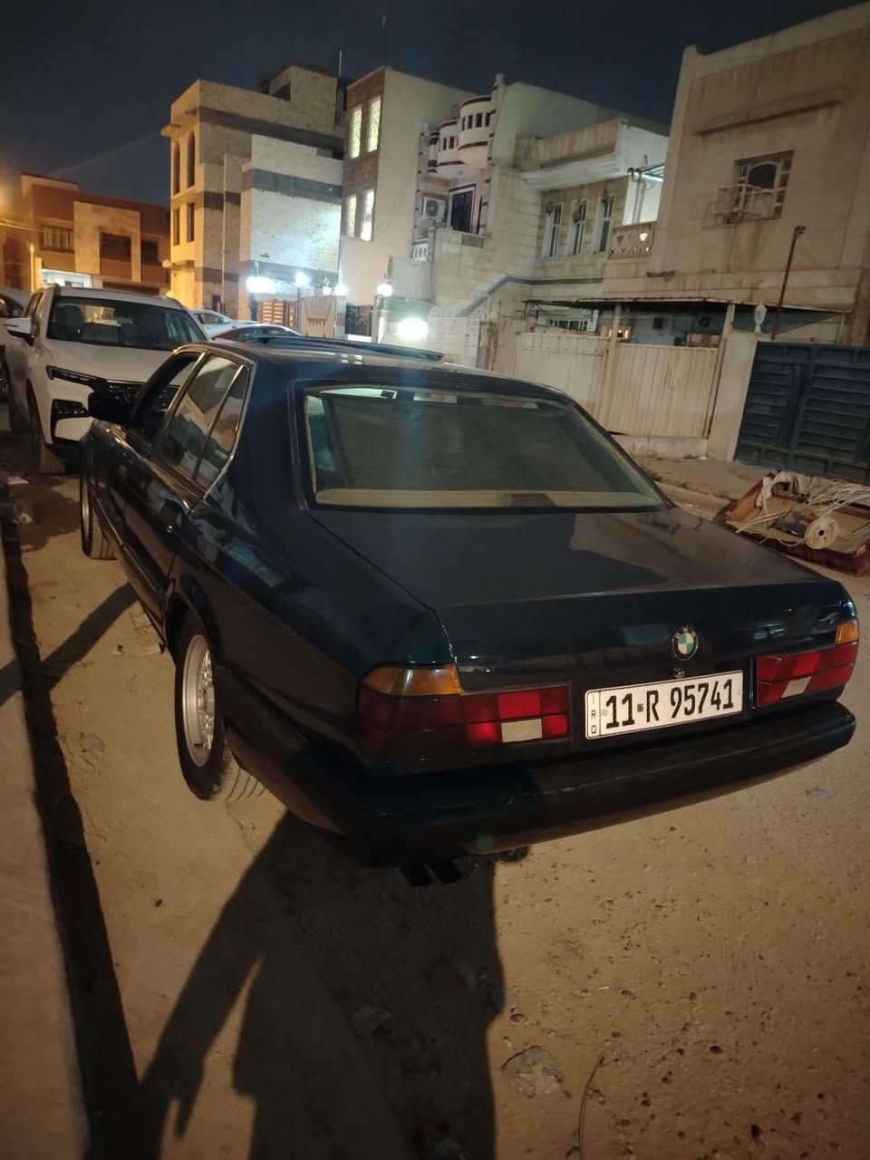 السلام عليكم bmw735سياره مكينه كير خير من الله مصبوغه جماليه لاضربه ولا خياس موديل 91تبريد شغال ثلج ❄️ صدر50بل ميه بيهه نواقص بسيطه السعر 58وبيهه مجال غرفتهه نضيفه وحلوه 
الرقم***********
