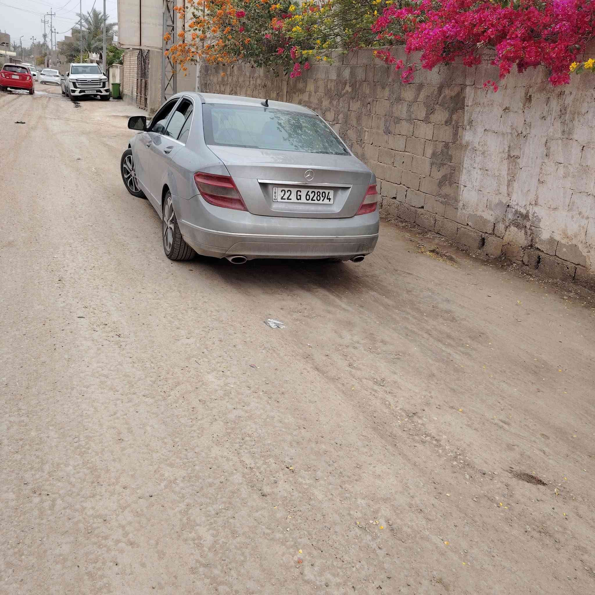 السلام عليكم.. مرسيدس مودل ٢٠٠٨ C300 سياره جاهزه خير من الله.. بيها صبغ قطع بدون دواخل
مكانها المسيب..  سعرها   105  بيها مجال للشراي
***********
