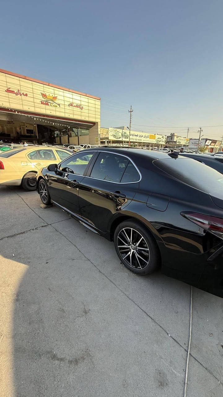 تيوتا كامري 2024 فئة SE Plus🔱
فول مواصفات:

• اقوى فئة بالكامري ال SE Plus

•المقاعد: مزيج بين القماش والجلد (Sport Seats) مع تعديل كهربائي لمقعد السائق.

•نظام التعليق: نظام تعليق رياضي (Sport Tuned Suspension)

هواي مواصفات للسيارة 

للاستفسار موجود واتساب 

ملاحضه الصور قبل الترقيم السيارة حاليا مسجلة بأسمي 

***********
***********
