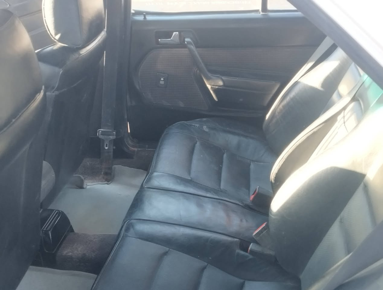 السلام عليكم سياره مرسيدس للبيع راح أكتب التفاصيل كله لاتسئل شبيه مابيه
مكينه بلاديه/جديده ومكفوله 
گير  وتو        /مكفول جديد 
بديه گدامك      /مصبوغ بدون ضربه 
حدايه            /خير من الله 
تبريد+   تدفئه 
تخم تاير//جديد+سبير وجك ويل سبانه 
سنويه//ماصاقطه 
تحويل شرط عقد مروري 
خلال 10أيام 
السياره مابيه أي نقص 
المكان بابل السعر 38وبيه مجال قليل 
***********
