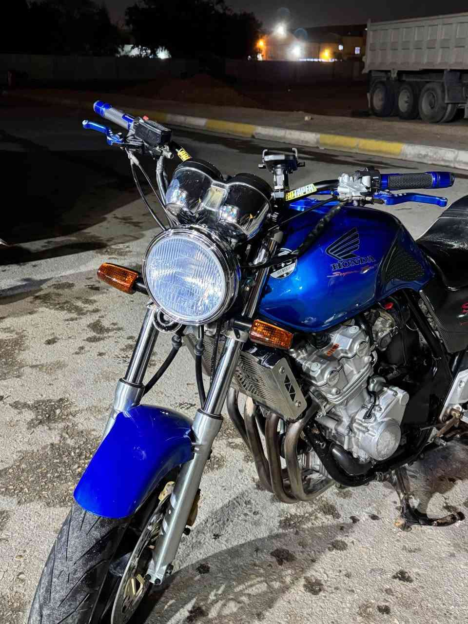 كربلاء.  للبيع سيبي400 نوزل جديده 22 وبيه مجال 

***********
*********** ‏ كربلاء, العراق
