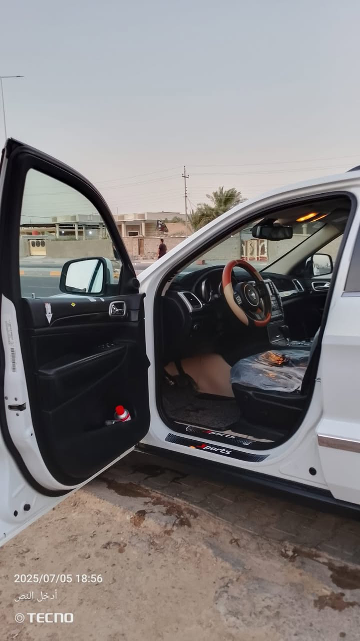 للبيع جيب كراند شيروكي موديل 13 خليجي مكفولة رقم بغداد بااسمي ماشيه 150 الف حقيقي سعر 220 الاتصال ***********
