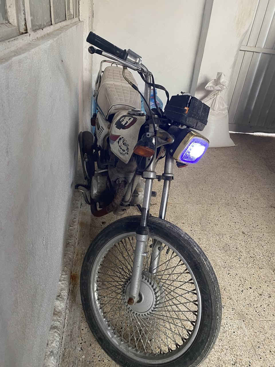 سلام عليكم تايكر ٢٠ للبيع كهربائيات كلها شغاله ما يعوزو كلشي شغل ومشي السعر ٣٥٠ مجال قليل اتصال او خاص ***********
