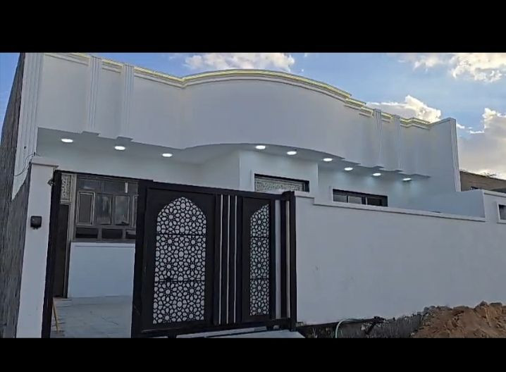 السعر ب90 بيت جديد طابو صرف بناء حديث
غرفتين نوم  وصالة واستقبال ومطبخ وصحيات خارجية وداخلية ومناور وكراج سيارة
المساحة 240م العنوان رمادي 7كيلو بال ٢٩٠٠٠
تواصل واتساب *********** ابو مصطفى
البيت الذهبي
