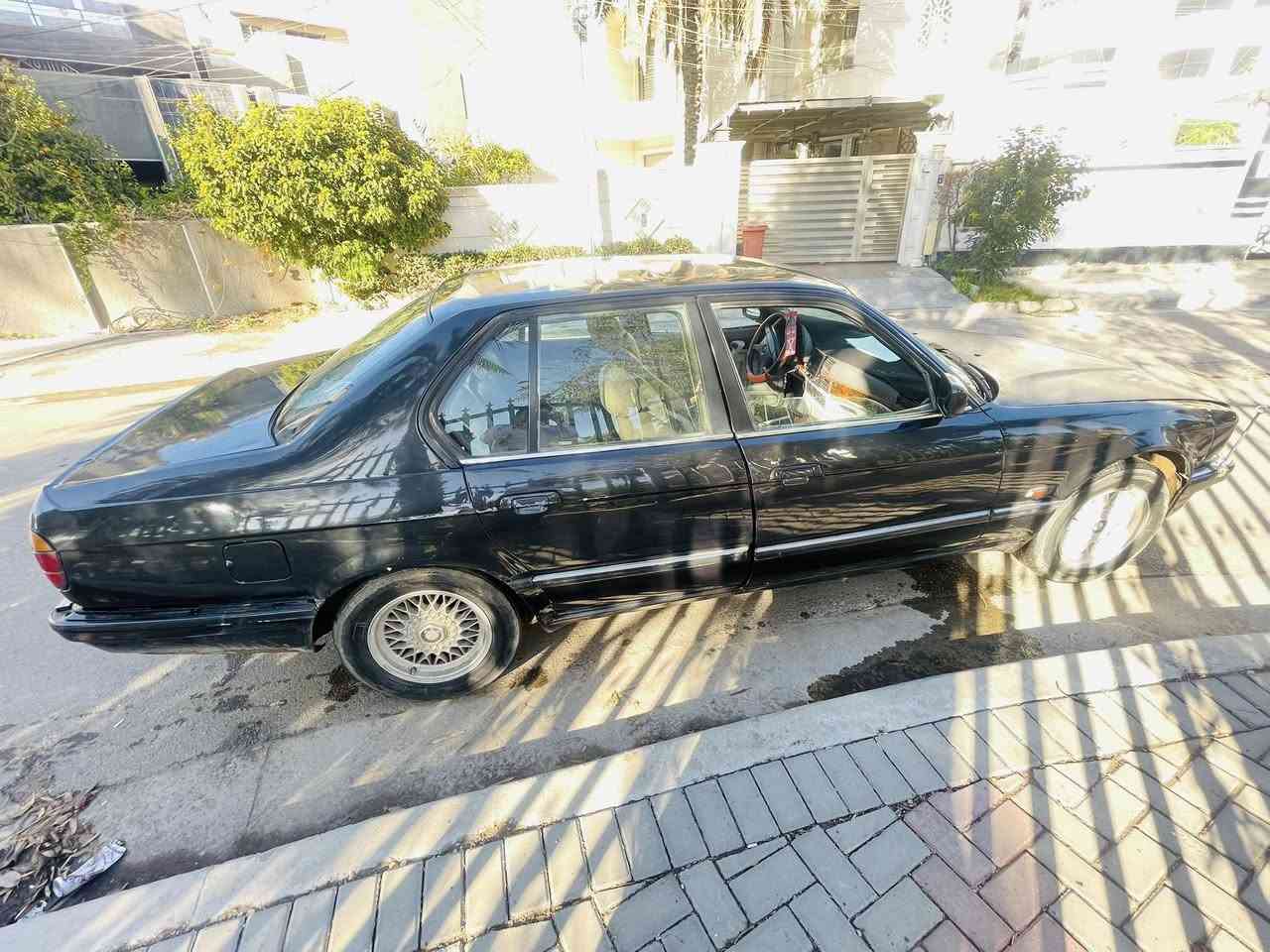 سلام عليكم للبيع بي ام دبليو
موديل ١٩٨٩ رقم بغداد الجديد 
محرگ گير خير من الله و كهربائيات 
مكاني بغداد السيدية 
السعر ٤٠ ورقة و بيها مجال
الرقم *********** بي واتساب
*********** بي واتساب
