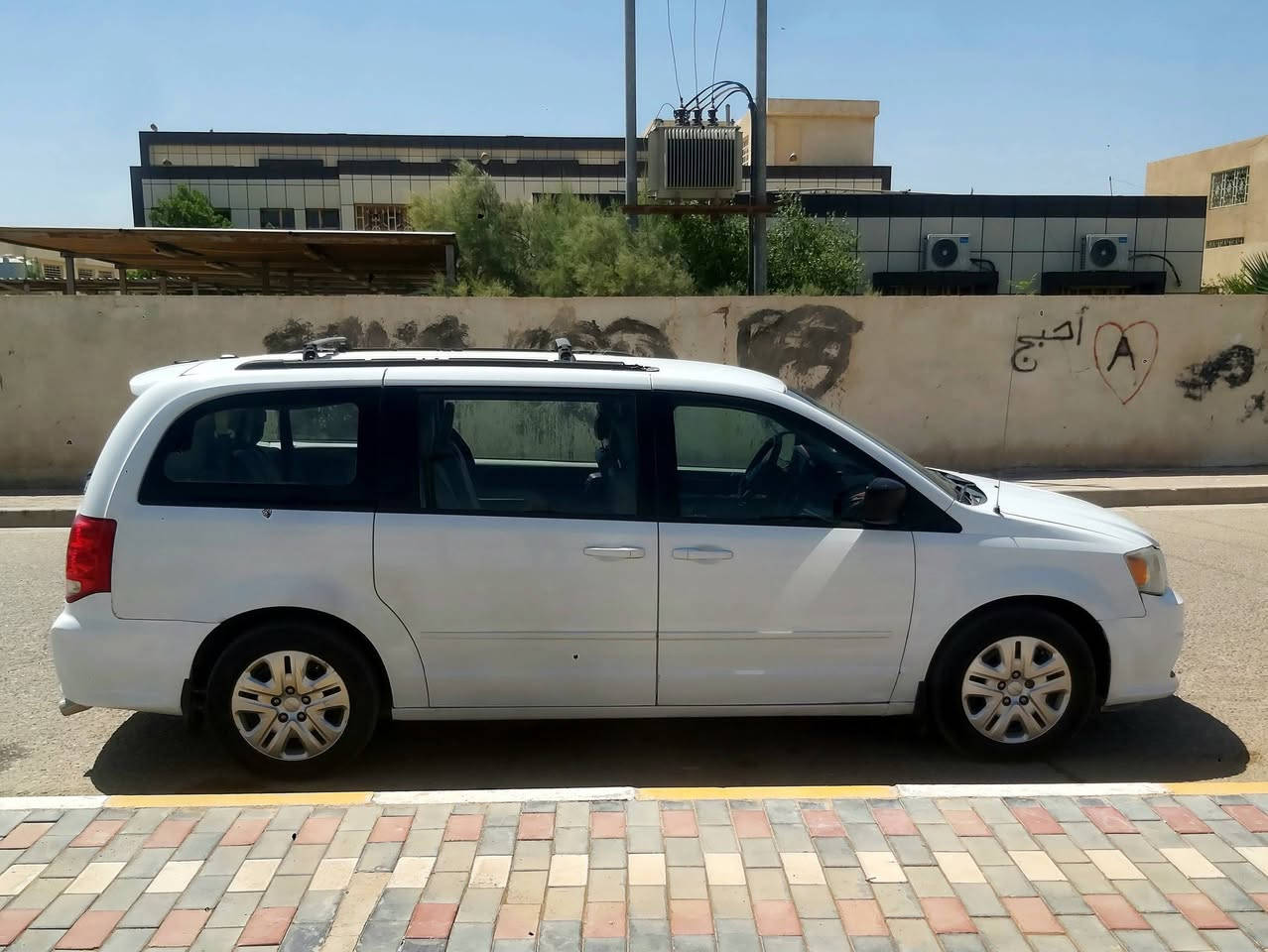 دوج كرفان بسمي سلام عليكم 
بيع مستعجل 
دوج كرفان 2014 بسمي 3600
مكينه وگير خير من الله 
الابواب ميكانيك 
تبريد شغال نقص غاز 
السعر 132وبيه مجال سنويه ورقم جديد 2032
***********
