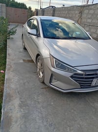 محرك 200 • اوتوماتيك • شاشة كاميرا