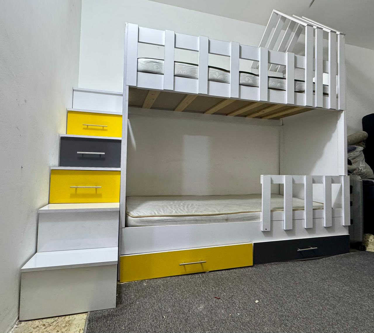 السلام عليكم 
سرير اطفال طابقين 
شغل عراقي ثقيل خشب تكمه 
مع درج مجرات 
ومندر عدد ٢ 
طول السرير والمندر ١٩٥ سم 
مع مجرات ٢ كبير اسفل السرير 
و٣ في الدرج 
للبيع بسعر ٥٠٠ الف ببغداد  حي اور 
***********
