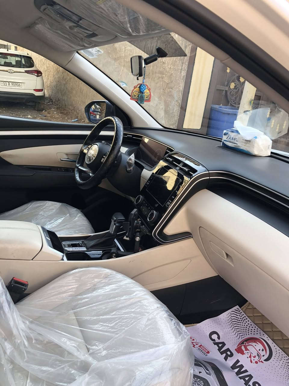 توسان موديل 2024 رقم بغداد خليجي من الاولى موتورز سيارة ماشية 17 الف سيارة فول عدا الفتحة سيارة كراسي كهرباء دخول ذكي تشغيل بصمة مريات شفط اشاير مري تشغيل عن بعد شحن لاسلكي سبيرها منازل السيارة وبيها بعد مواصفات سيارة خير من الله دون حادث بيها ملاحضات بسيطة السعر 207 وبيها مجال للشراي للاستفسار رقم هاتف ***********
