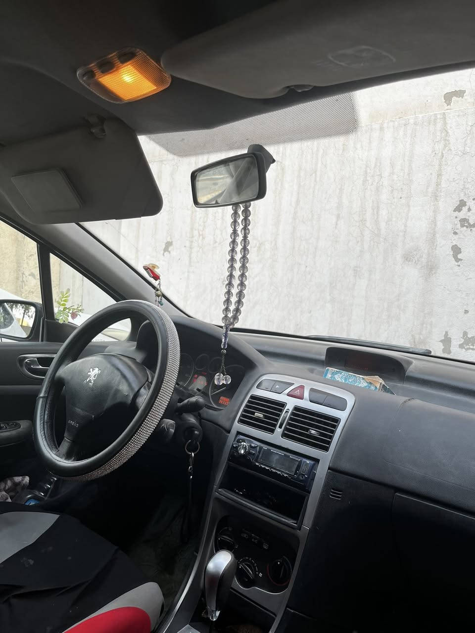 السلام عليكم 
بيجو فرنسي ٣٠٧
موديل ٢٠٠٦ 
السعر ٥٠ بيها مجال
الاتصال ع رقم ***********
