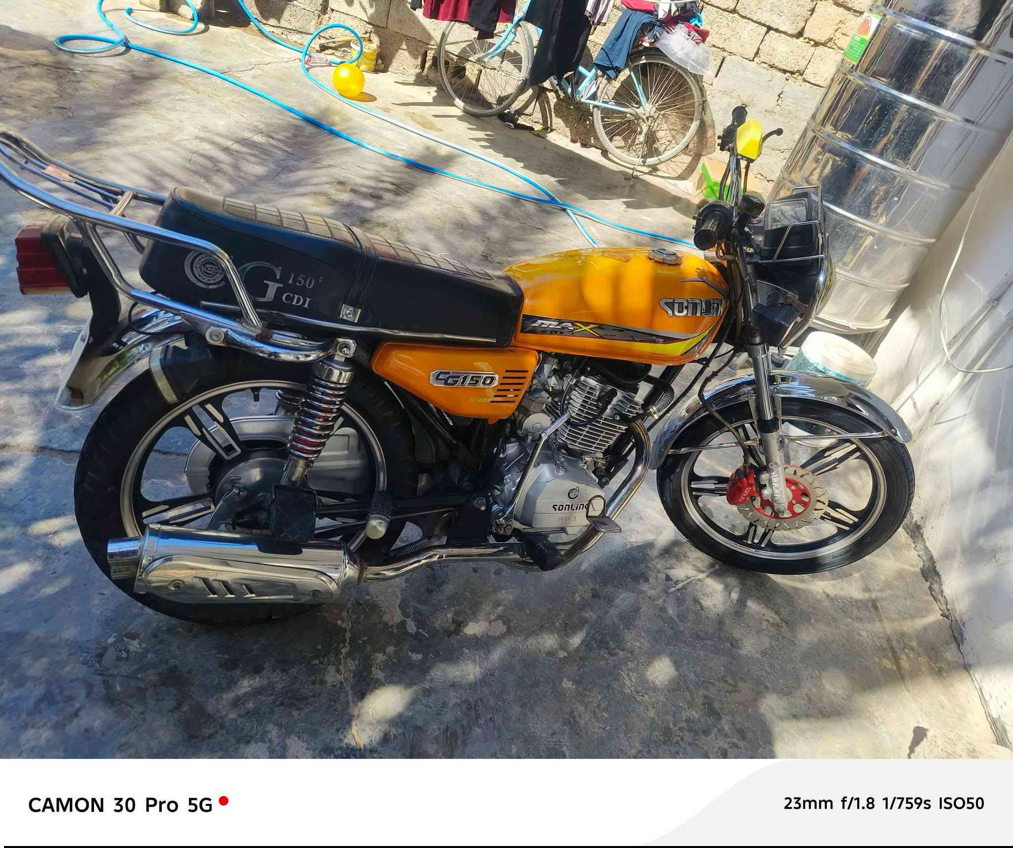 السلام عليكم
دراجه  موديل 23  مكفوله كفاله عامه للبيع فقط دراجه حلوه  مكينه خير من الله150 دراجه على كل عيب مابيه مكاني  حمرين ***********
