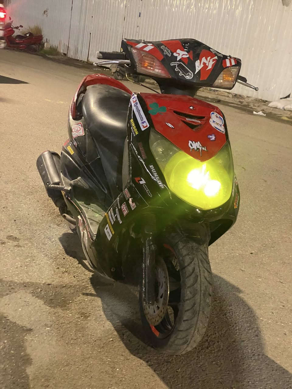 سلام عليكم سكنس فحل كوري ام الطلعات الدراجه ممفتوحه للبيع بسعر ٤٥٠ وبيه مجال للاتصال *********** مكاني بغداد الجديده
