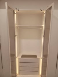 🔧 غرفتك مفكوكة أو تصدر صوت؟  فني مختص بـ فتح وشد الغرف والمكاتب.  ✔ شد...