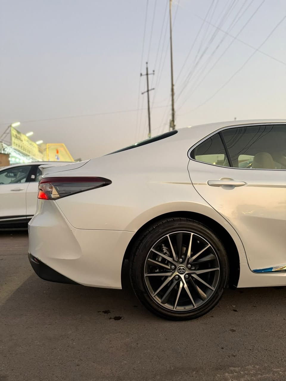 ⸻
للبيع تويوتا كامري 2024
وكالة عبد اللطيف جميل

🔹 الممشى: 39 ألف كم
🔹 السيارة بيدنا من الوكالة – جديدة بمعنى الكلمة
🔹 فل مواصفات
🔹 شاحن وايرلس
🔹 ستارة (بردة) خلفية
🔹 4 أنظمة قيادة
🔹 مقاعد كهرباء
🔹 محرك 2500 سي سي
🔹 تبديل دهن شركة
🔹 داخلة ضمان
🔹 كفالة فتحات وصبغ (ما عدا بارد بسيط)
السعر 235$

📍 الموقع: بغداد – حي البنوك
📞 للتواصل: ***********

⸻
