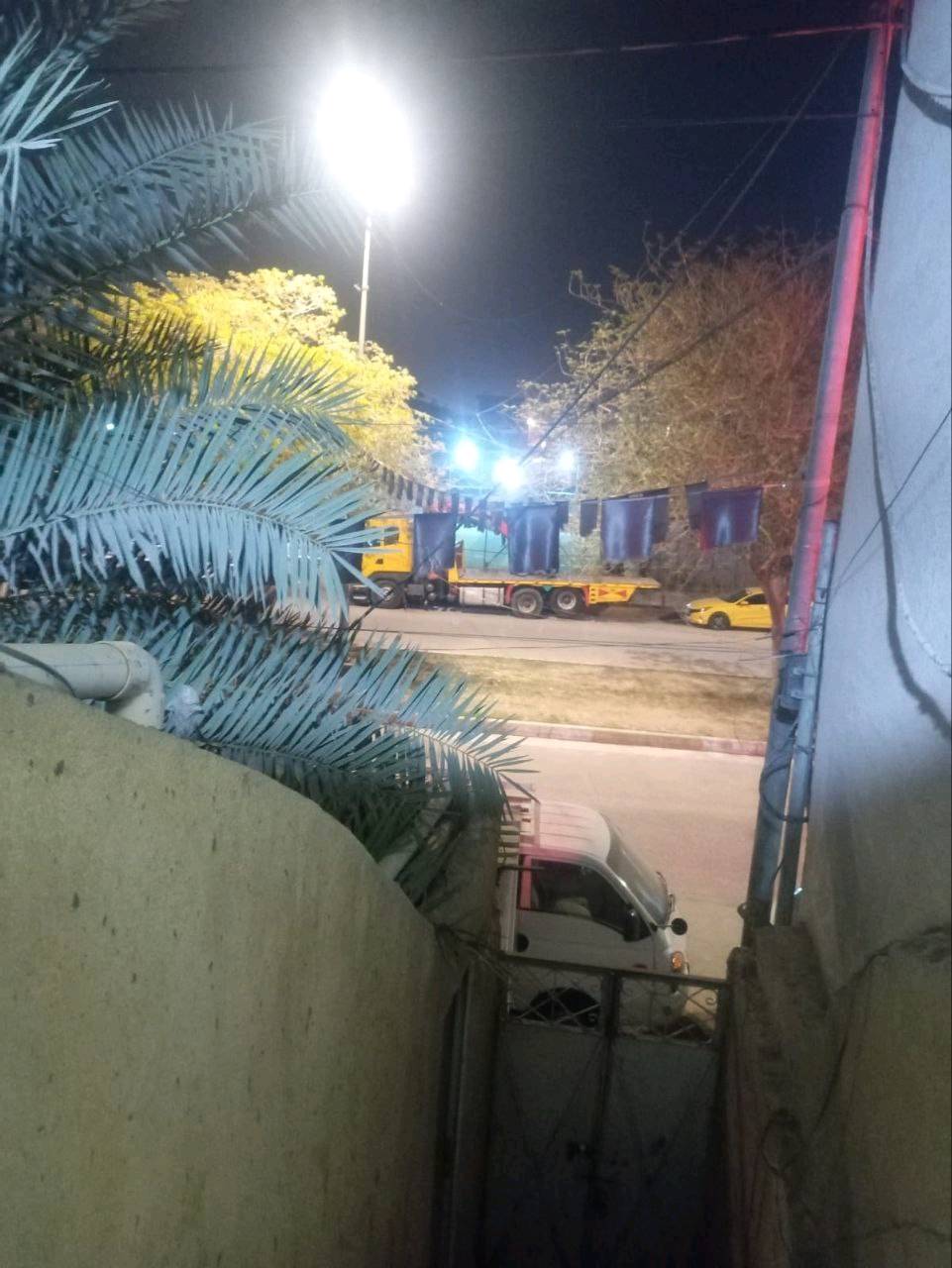 السلام عليكم يتوفر بيت طابو ملك صرف للبيع طابقين في كربلاء بين حي العامل وحي الغدير المساحه 200 متر الطابق الثاني بيت معزول يحتوي على غرفتين نوم وصالة واستقبال ومطبخ وصحيات السعر 350 مليون مكان راقي تجاري الاستفسار والمراسله علي الخاص او واتساب ***********
شنو اسم المنطقة/الفرع بالضبط داخل كربلاء؟ وكم يبعد عن الشارع الرئيسي أو أقرب معلم معروف؟: 
كربلاء بين حي العامل وحي الغدير محافظة كربلاء المقدسه بين حي العامل وحي الغدير 
الطابق الأول شنو تفاصيله؟ بيه كم غرفة وصالة ومطبخ وصحيات، وهل البيت كله مستقل لو كل طابق إله مدخل منفصل؟: 
الطابق الثاني بيت معزول يحتوي على غرفتين نوم وصالة واستقبال ومطبخ وصحيات 
هل البيت واجهته على شارع تجاري لو سكني؟ وبي كراج أو مكان لركن السيارة؟: 
واجه اطل علي الشارع العام شارع تجاري تبليط 
الطابو الملك الصرف كامل ومكتمل لو أكو أي ملاحظات/قيود على المستمسكات؟: 
طابو صرف كامل 
السعر 350 مليون نهائي لو بيه مجال للتفاوض؟ وهل البيع مع الأثاث أو بدون؟: 
350 مليون قفل 