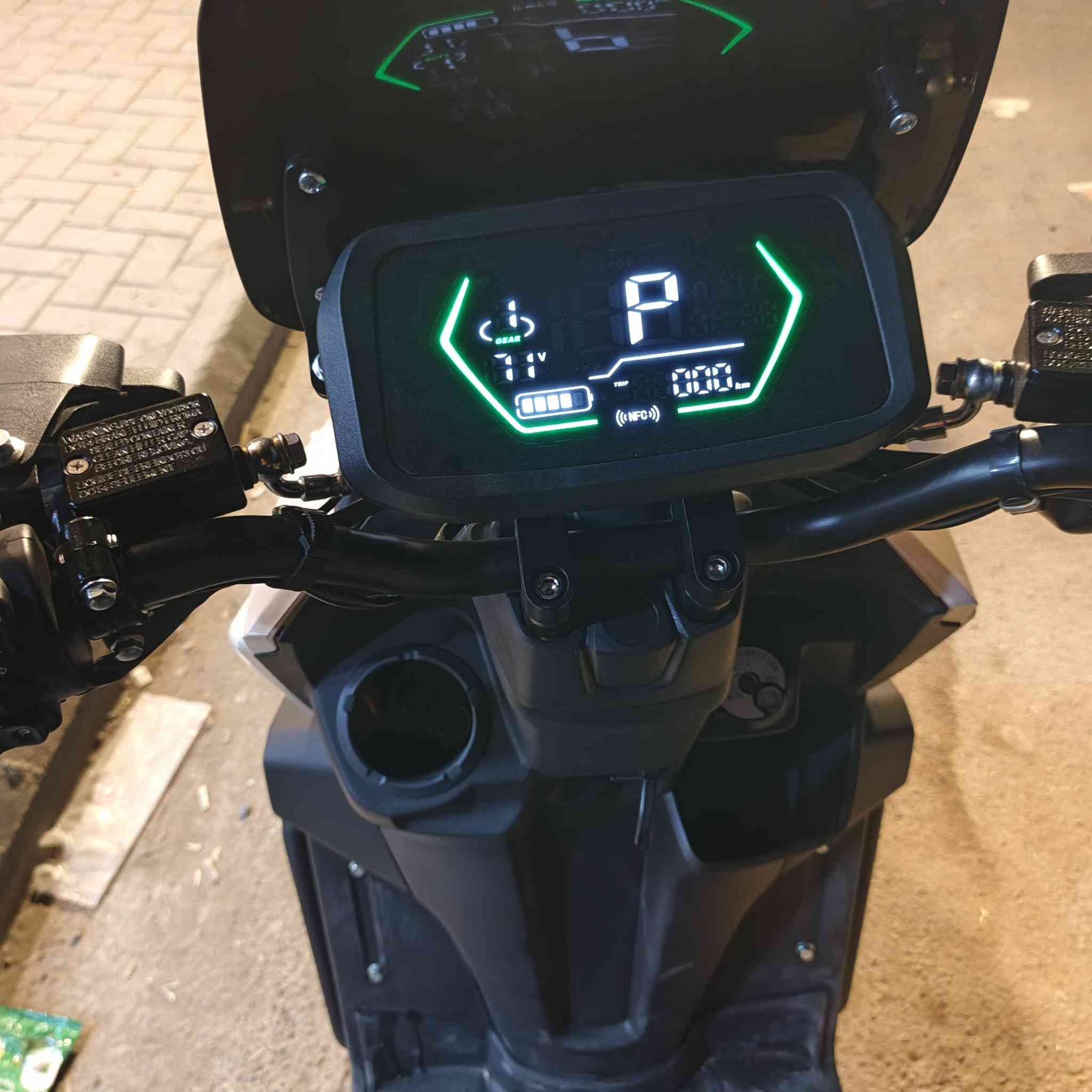 دراجة شحن نوع اباجي الدراجة ملف 3000W  بطاريات كبار6 الدراجة أمانة الله صارلهة سبوع من أخذتها الدراجة من البيت للمحل والمحل برأس الشارع يعني زيرو الدراجة نضيفة من حيث الكفرات والبطاريات والملف والعقل وجميع الدراجة شغالة مكانها بغداد الكريعات قرب جامع ابي تراب للاستفسار*********** السعر1375 وبيها مجال اني ماخذها ب 1475 وأيضا ثلاث طرائق تشغيل بصمة سويج كارت NFC
