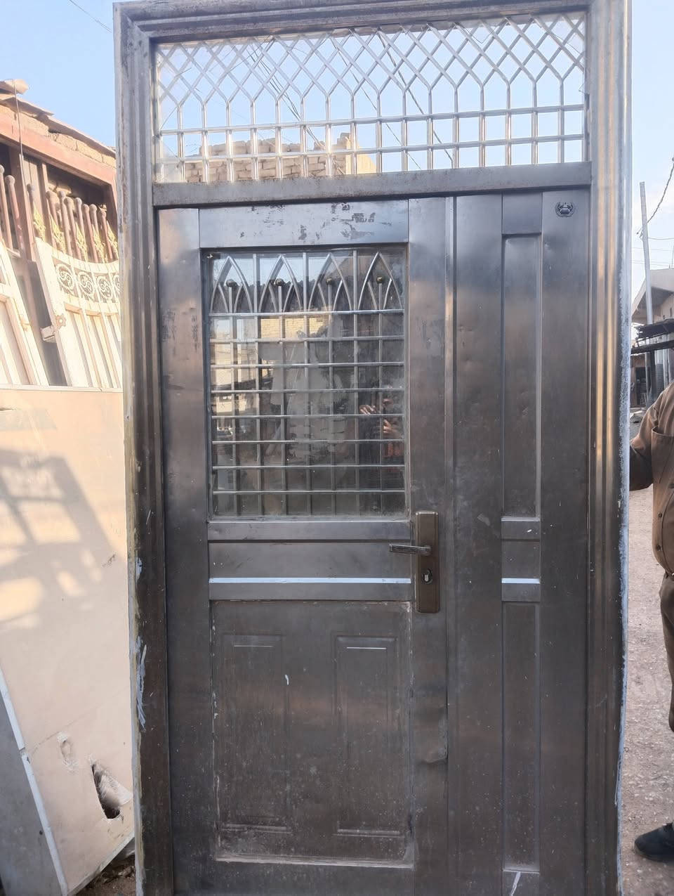 باب قاصه للبيع استيل ثقيل درجه اولى
عرض متر و 30 سانتيم 
ورتفاع مترين ونص 
***********

