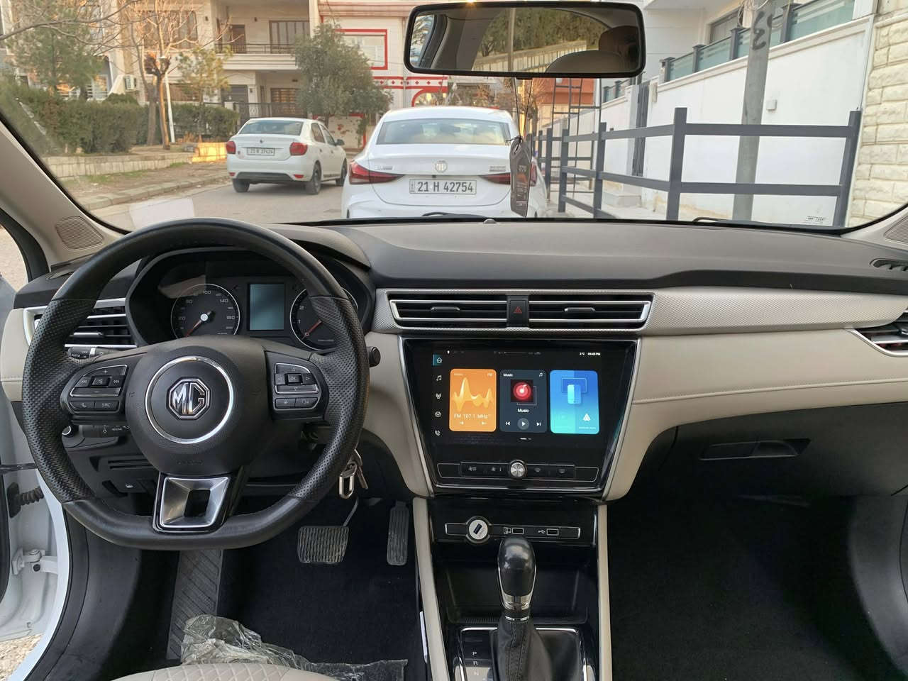 MG 5  2024
standard plus 

ناو زەرد
شاشە 
کامێرە
سوکان ڤۆلیۆم
تەحدید سورعە

سەیارەکە 40000 ڕۆشتووە 
وەک سفر ماوەتەوە
بێ بۆیاخ بێ سارد بێ شوخت
تازە ڕۆنی گۆڕاوە یەک دینار مەسروفی نیە

تەنها یەک شوختی دەعەمی پێشەوەی هەیە
بۆ زانیاری نرخ تێل بکە .

***********
