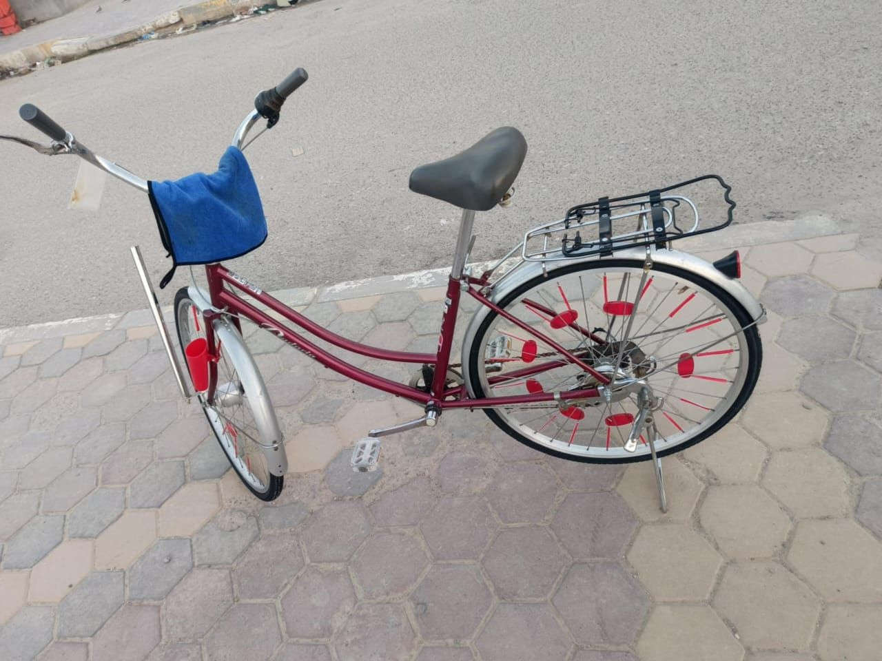 السلام عليكم شباب
بايسكل للبيع حجم ٢٦ ياباني اصلي نضيف كلش نقصه بس جوب خلفي الله يشهد عليه اشتريته ب ٨٥ و بدلتله تاير خلفي ب ١٠ و هواي صارف عليه بس والله فلوسه كلش كلش محتاجهن السعر ٦٥ و بي مجال كلش قليل مكاني ناصرية مركز 
ملاحظة البيسكل محتاج فلوسه باجر أو عكبه غيره امسح المنشور


**إذا كنت صاحب هذا الإعلان وتريد حذفه لأي سبب، رجاءا أرسل رسالة إلى الدعم الفني**