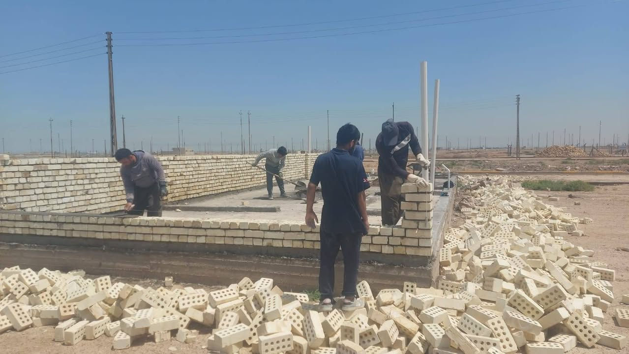 اخوان هاذا هيكل باقيله دبل يختم طابوك الي بصوره اني مكمل فوكه بس ما مصوره
المساحة ١٠٠ نزال ١٦ عرض ٦ وربع موقع كلش راقي اريد ابيع او اراوس بقطعة أرض مساحة ٤٠٠ او ٣٠٠ لين والله ذبية عليه معه افلوس الكاع ٢١ مليون
الموقع بوب الشام حي الداخليه زراعي سند ٢٥ 
***********

 واتساب موجود

وكذالك اتصال
