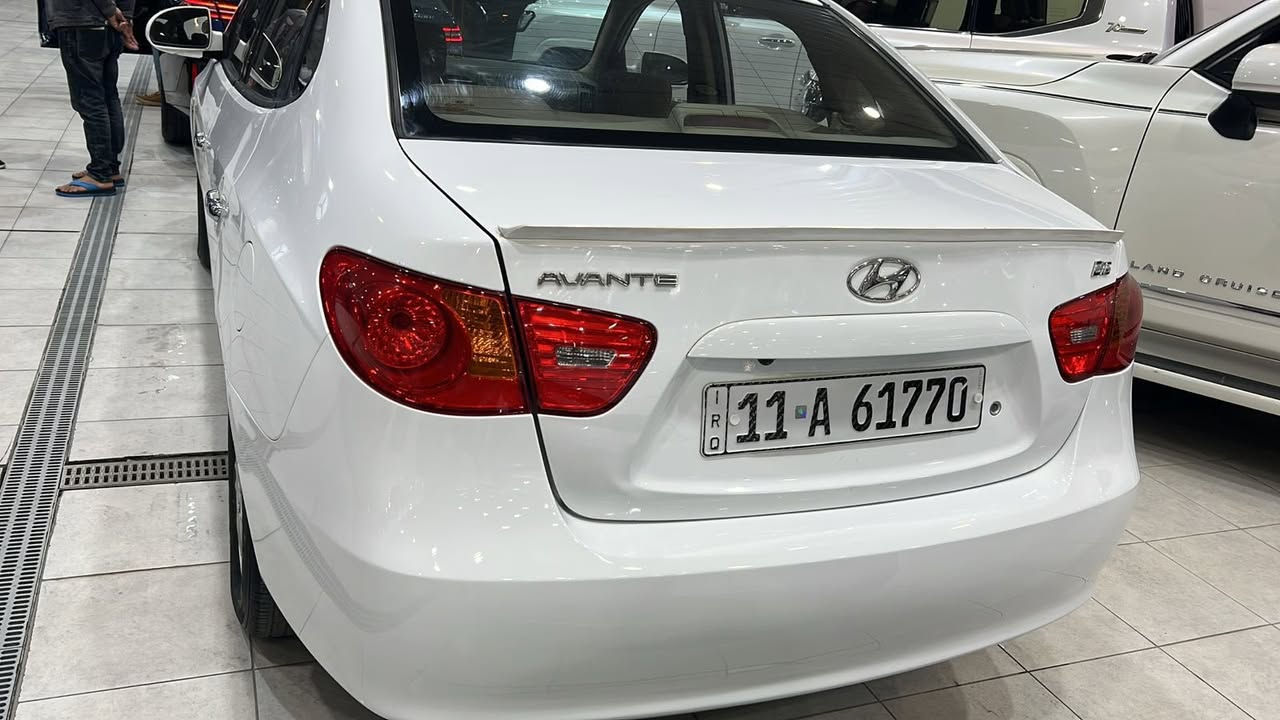 سلام عليكم
النترا مقدس وارد خليجي مكفولة كفالة عامة 
محرك 1600 
مديل 2009 
السيارة جديدة رقم بغداد الدولي 
مكان السيارة بغداد 
السعر 115 ورقة وبيهة مجال 
رقم الهاتف ***********
