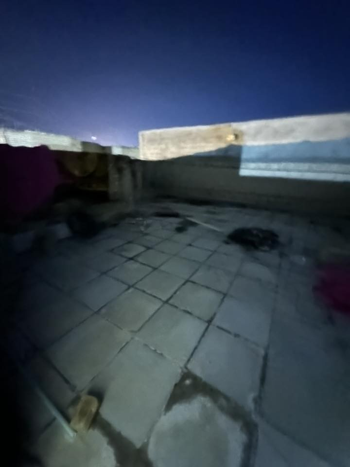 السلام عليكم 
بيت للبيع في منطقه الـ معالي قرب الحولي  قريب مدرسه الخلود مساحه 125 متر مشمول بتطويب 
يتكون من غرفه وحمامات  ومطبخ وصاله واستقبال سطح شتايكر بناء بلوك السعر 15مع المجال 
للاستفسار اكثر ***********
