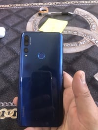 Y9 prime نظيف ما مفتوح ابد شحن كل يومين ذاكرة ١٢٨ ب ١٠٠ الف قفل واتس 0...
