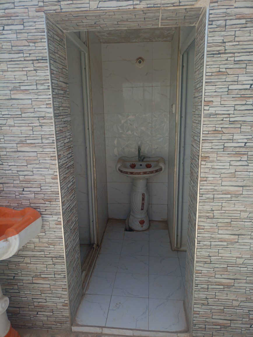 دار سكن للبيع ملك صرف 
الموقع الديوانية السنيه حي السلام
يتكون من صاله 4×12وغرفتين 4×6وصالة طعام  4×5ومطبخ وبراني 4×7 ومرات وكراج ومجموعتين صحيه خارجية وداخليه ملاحضه الأساس كونكريت رباط شباك كونكريت مسقف عكاده بناء جديد مطلوب 5مليون اسكان الاستفار
اتصال 
***********
