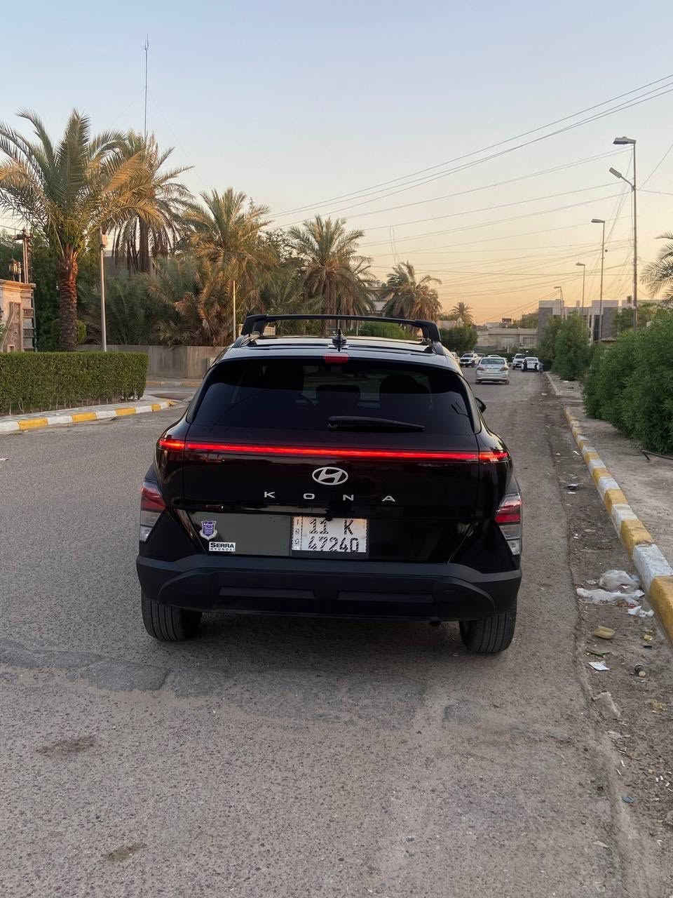 السلام عليكم 
للبيع هونداي كونا 2025 sel رقم بغداد 
ماشية 4500 ميل 
المواصفات:-
بصمه 
شاشه كبيره 
تحكم ستيرن 
قياده ذاتيه 
تبريد قطعتين 
ويل كب كروم حجم 17 
تشغيل عن بعد 
أشاره ترحيب عند الاقتراب 
لد نهاري ليلي 
محرك 2000 دوش 
كشن السايق فول كهرباء 
شاشه كار بلي 
بصمه أبواب 
عداد دجتل 
تبريد بيانو 
ثلاث وضعيات قياده 
وباقي المواصفات المعروفه 
حادثها سرقة واكو بارد بحافة البنيد موضح بالصور 
السعر ١٦٥ وبيها مجال بسيط 
مكان السياره / بغداد شارع فلسطين  
***********
