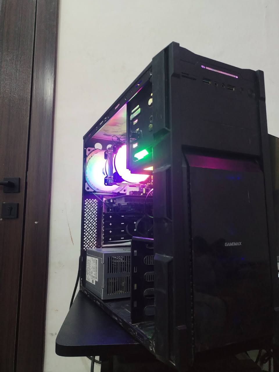 الكيس البيع السعر 220 الف
وياه مواس هديه 
Intal xeeon 2680v4 
x99 Motherboard 
ssd 128
ram 16gb ddr4 
Power supply 550 
rx RX 550 4gb
وشرط الفحص
موجوده بيه العاب جتي اي 5 
وفورت ناية
شراي يراسلني واساب
مزنجر مزدود
***********
