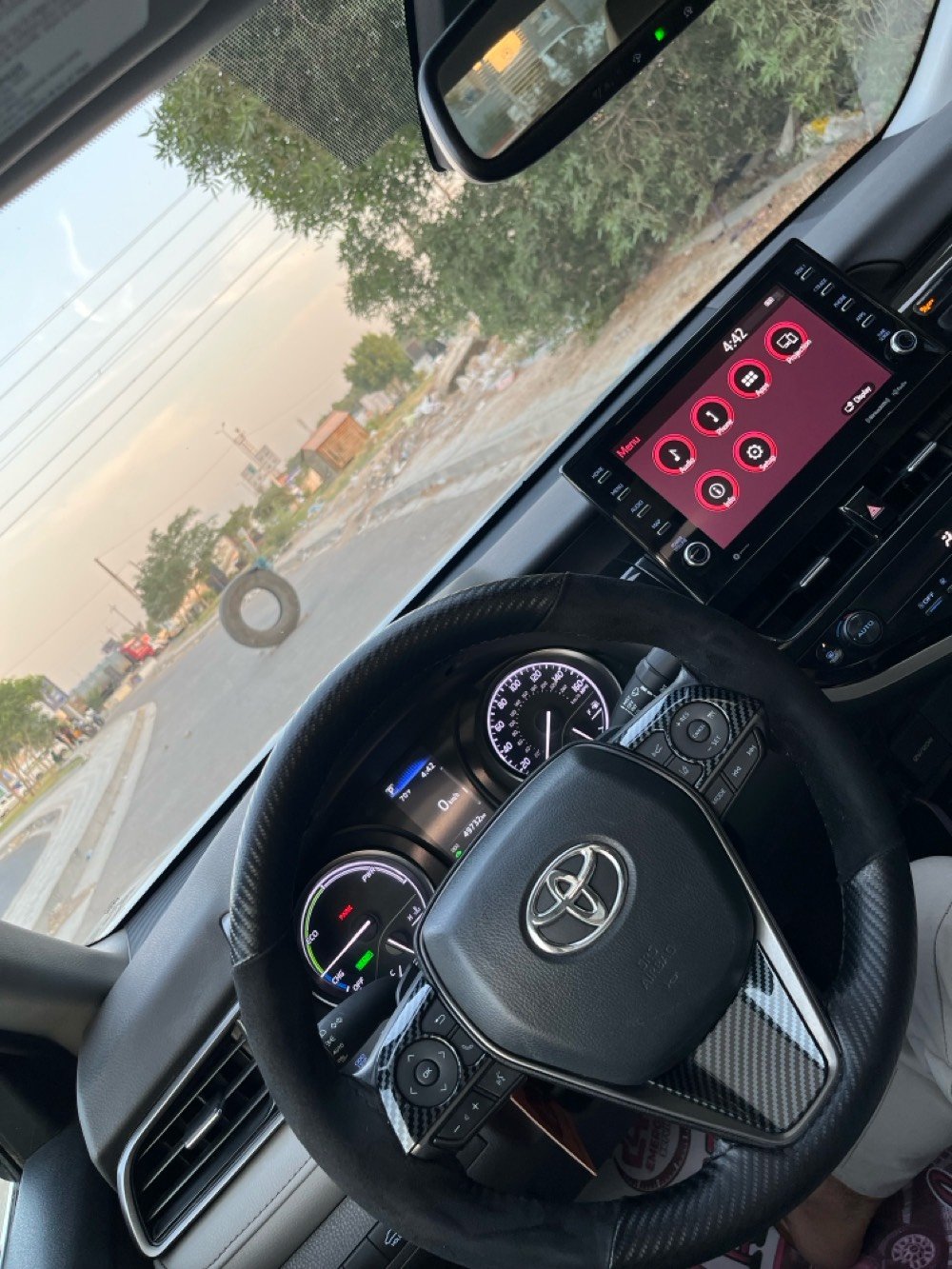 السلام عليكم 
كامري seبلاص 2024 هايبرد 
بابتين صبغ جاملغ مبدل اصلي بلادي 
قطعتين تبريد 
فتحة 
بصمة 
شاشة جبيرة 
شفتات ستيرن 
وداخل جلد ابيض ملكي 
فول موصفات السيارة تعتبر 
سعرها 205 وبيها مجال عنواني بغداد حي العدل 