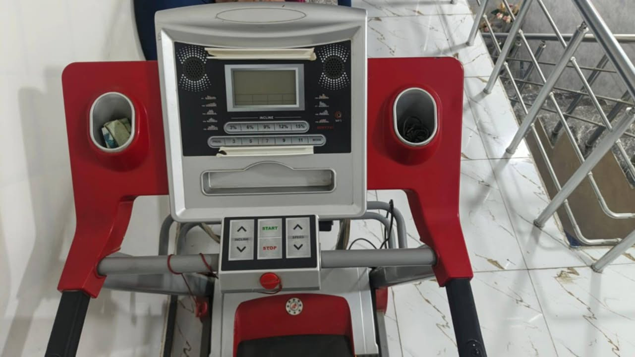 تخم ٤مقاعد ١٢٥ جهازي جري جبلي نظيفه مآبي ضرر ولا عطل ٢٠٠ مكاني بغداد الحريه ***********
