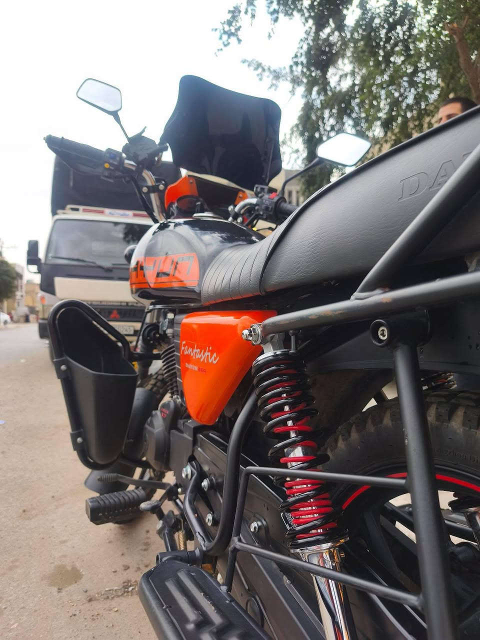 دراجه للبيع ديوان 25
رقم اربيل انكليزي دراجه ماشيه (800)بعدهي بوضع شركه 

سعر 2700 مكاني بغداد الدوره (***********)
