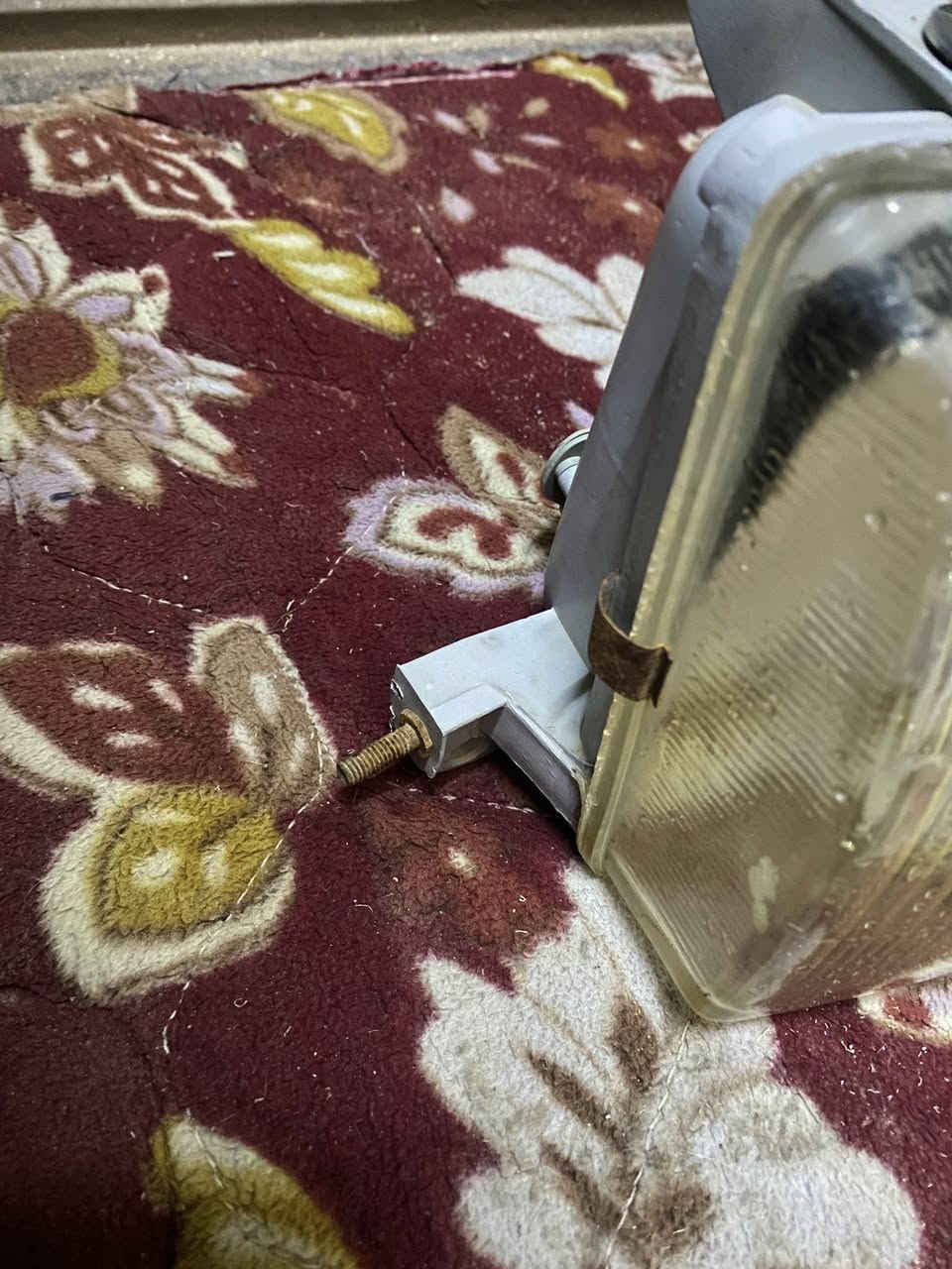 سلام عليكم للبيع شباك +الايتات امامي مارك كربلائي او كروسيده لايتات نضيفات جداً بدون كسر سعر ١٥٠ مكاني كربلاء 
***********
