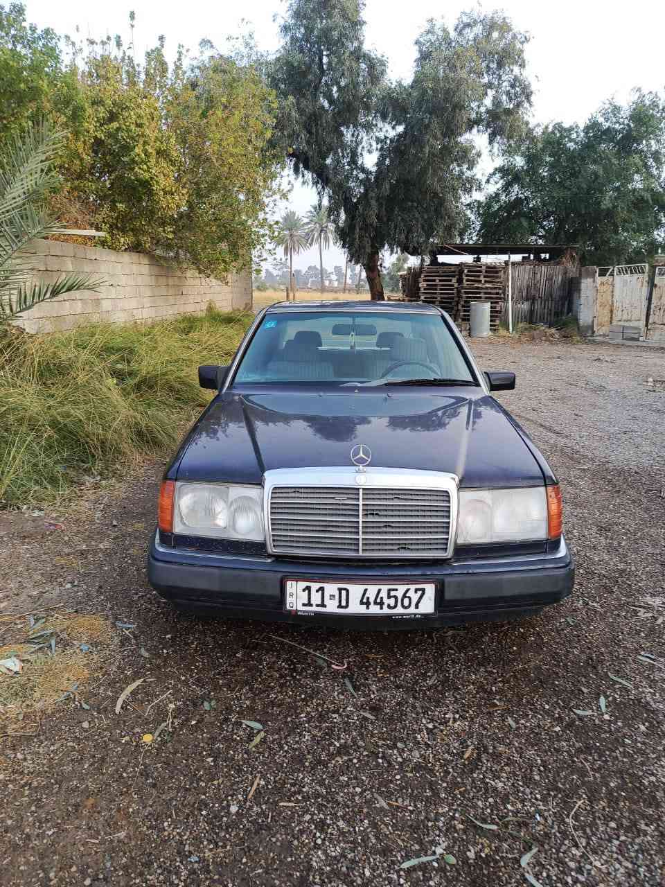 مرسيدس دب موديل 90 مكينه بلاديه قواعد سليمه كهربائيات مع فتحه شغاله تدفئه وتبريد شغال السعر 68 الاتصال على هذا *********** المكان ديالى
